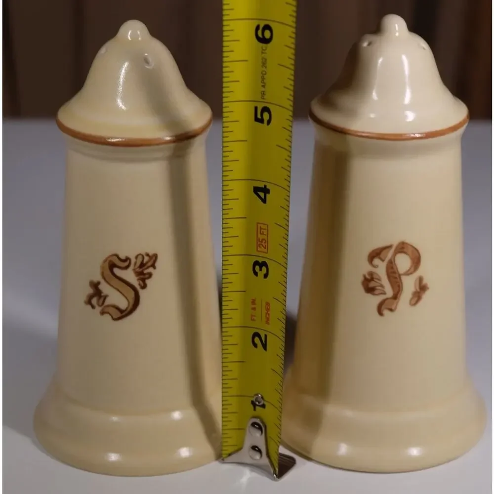 Pfaltzgraff Village Salt Pepper Shakers Vintage USA Cream Stoneware 6-25